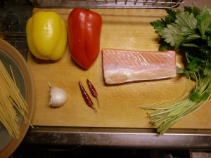 鮭のハラスでパスタ：材料