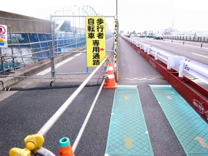 多摩川大橋の歩行者・自転車専用道路