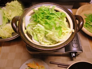 白菜と芹を追加して煮込む