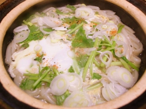 しめは冷凍うどんと溶き卵の定石