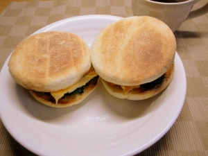 休日のソーセージ・エッグ・マフィン