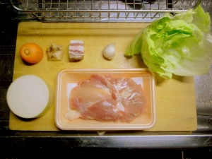 とりもも肉、ニンニク、レタス、塩豚、ダイコン、ニンジン、生姜