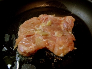 皮の方から焼いていく