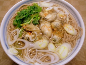 氷雨のそぼ降る晩に食する牡蛎そば