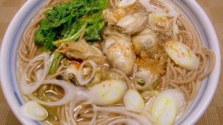 氷雨のそぼ降る晩に食する牡蛎そば