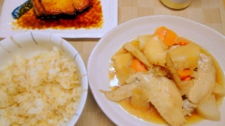 ぶりの照り焼き、鶏手羽先と根菜の煮物、じゃこご飯