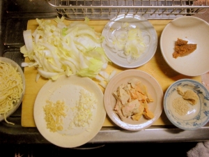 白菜を細切り、長ネギ小口切り、生姜とニンニクみじん切り、あん肝薄切り