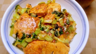 あん肝丼、納豆ナメコ汁、ミニトマト