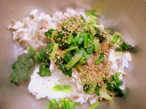 ボールの中に、ご飯 1.5合と一緒に、すべての材料を入れる