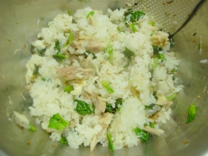 しゃもじで、ご飯を切るように混ぜ込む
