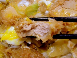 つゆがしみた豚ヒレ肉のかつ