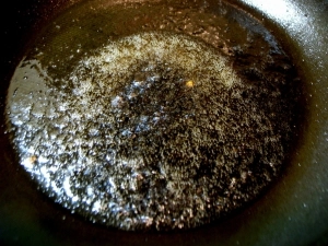 残った脂に醤油を大さじ1.5で少し煮詰める