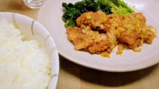 鳥唐揚げのネギソースかけ