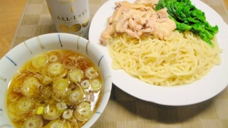 鳥手羽元でスープを取ったこってりスープのつけ麺
