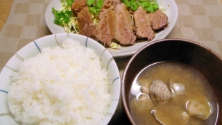 紅茶豚、アサリの味噌汁
