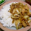 豚肉と新タマネギのカレー炒め・オンザライス