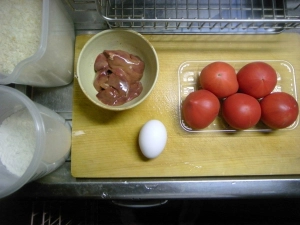 鶏レバー、トマト、卵、パン粉、小麦粉