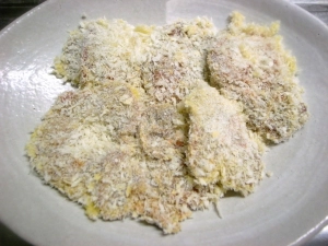 小麦粉、卵、パン粉とつけていく
