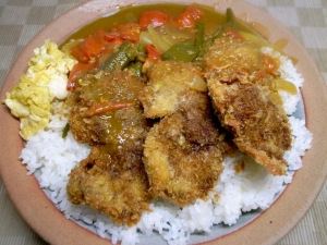 ざっくりトマトとレバーカツの満腹カレー・大盛