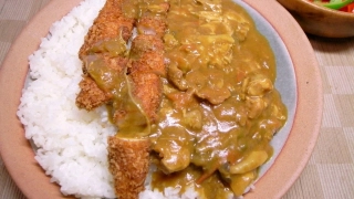 鶏ささみフライのダブル・チキンカレー大盛り