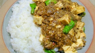 シシトウ入り麻婆丼
