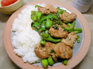 豚ヒレ肉とシシトウのバジル炒め