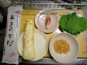 蕎麦、大和芋、干しエビ、シソ、ミョウガ