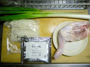 ホープ軒・醤油豚骨ラーメン、骨付き鶏もも肉、長ネギ