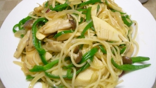 ピーマンとしめじのオイスターソース・パスタ