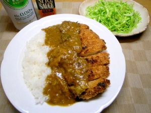 カツカレー、千切りキャベツの柚胡椒和え