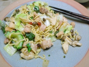 具だくさんで、焼きそば麺は一人前で十分だった