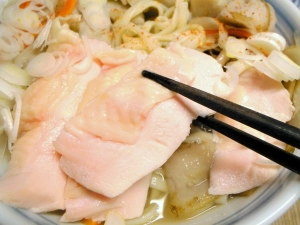 一緒に煮るのではない、後のせなので鶏肉そのものの美味しさが濃い