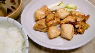 鶏胸肉のニンニク醤油焼き、根菜煮