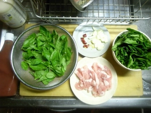 豚肉は細切りにして塩胡椒