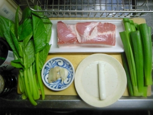 豚バラ肉ブロック、長ネギ、ニンニク、生姜、小松菜、醤油、酒