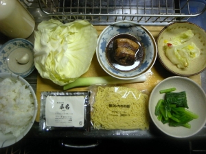 豚の角煮、キャベツ、長ネギ、味噌ラーメン、ニンニク、小松菜、ご飯、白菜漬け