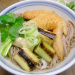 「焼き塩豚の醤油ラーメン」と「手羽先の鶏南蛮蕎麦」