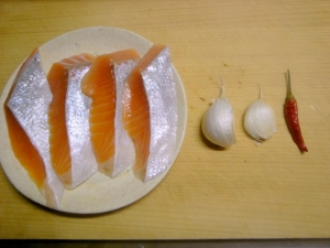 鮭ハラミ、ニンニク、唐辛子