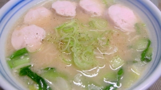 炊飯器鶏とチンゲンサイの豚骨醤油ラーメン