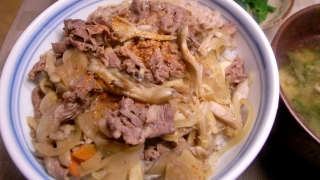 極め出汁の舞茸牛丼