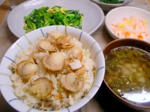 ホタテとブロッコリー茎の炊き込みご飯、菜の花と卵の炒め物