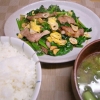 ちぢみホウレン草と豚肉の炒め物、菜の花の味噌汁
