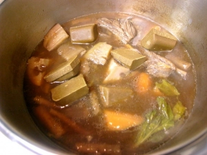 根菜煮を温めてカレールーを投入