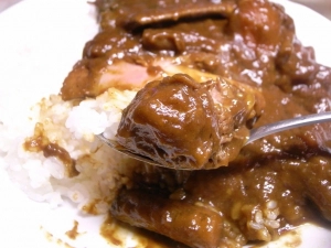 骨からきれい取れるスペアリブがトロトロうまー