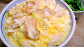 ふわっとトロトロ親子丼、菜の花の辛子和え