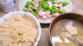 豚肉と菜の花のナンプラー和え、新生姜の炊き込みご飯、アサリの味噌汁