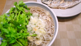 芹と生姜の蕎麦、鯵の塩焼き