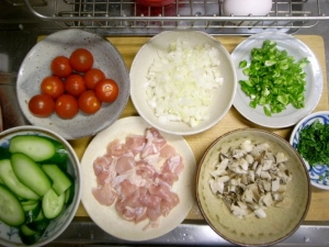 鶏肉と野菜は小さく切る