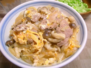豚ヒレ肉とキノコの卵とじ丼
