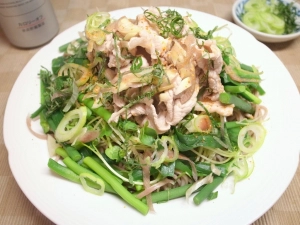 ニンニクの芽とニラの豚しゃぶ蕎麦